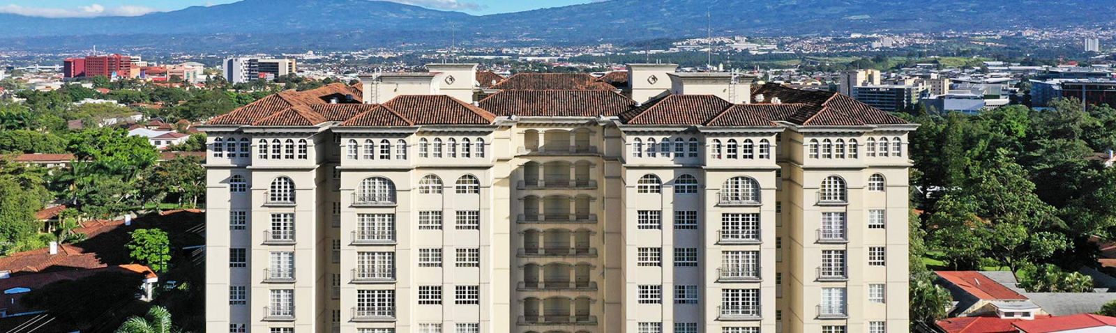 Cortijo los Laureles Escazú, venta de apartamentos reformados gran categoría