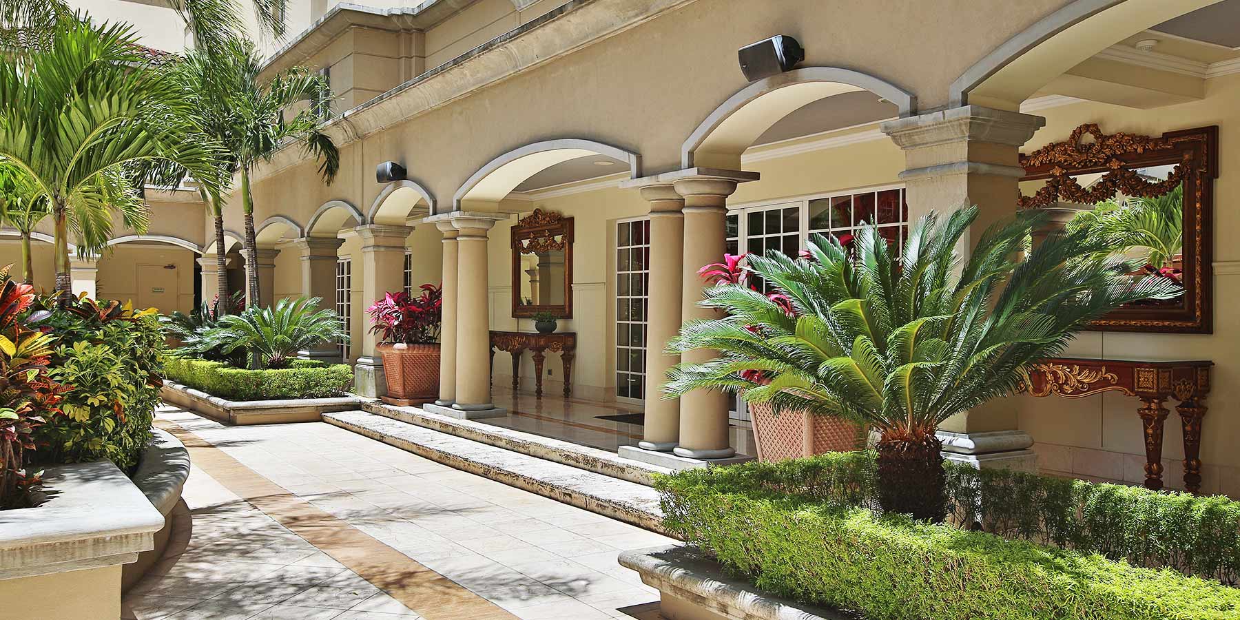 Venta de apartamentos Cortijo los Laureles San José de Costa Rica servicios exclusivos patio