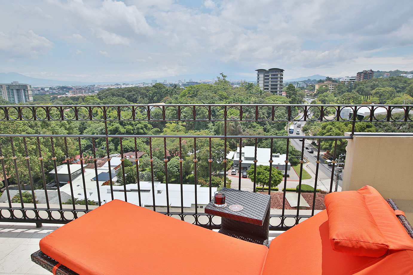 Apartments for sale Escazú Cortijo Los Laureles luxury investment terrace views