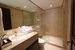 Luxury apartments for sale Cortijo Los Laureles Escazú whirlpool bathtub