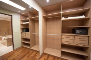 Residential apartments for sale Cortijo Los Laureles Escazú bathroom with dressing room