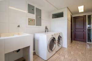 Residencial Escazú Cortijo los Laureles venta de apartamentos exclusivos lavandería